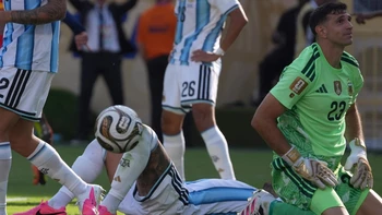 Prensa argentina destaca entrega del equipo y reconoce superioridad de la España campeona Prensa argentina destaca entrega del equipo y reconoce superioridad de la España campeona