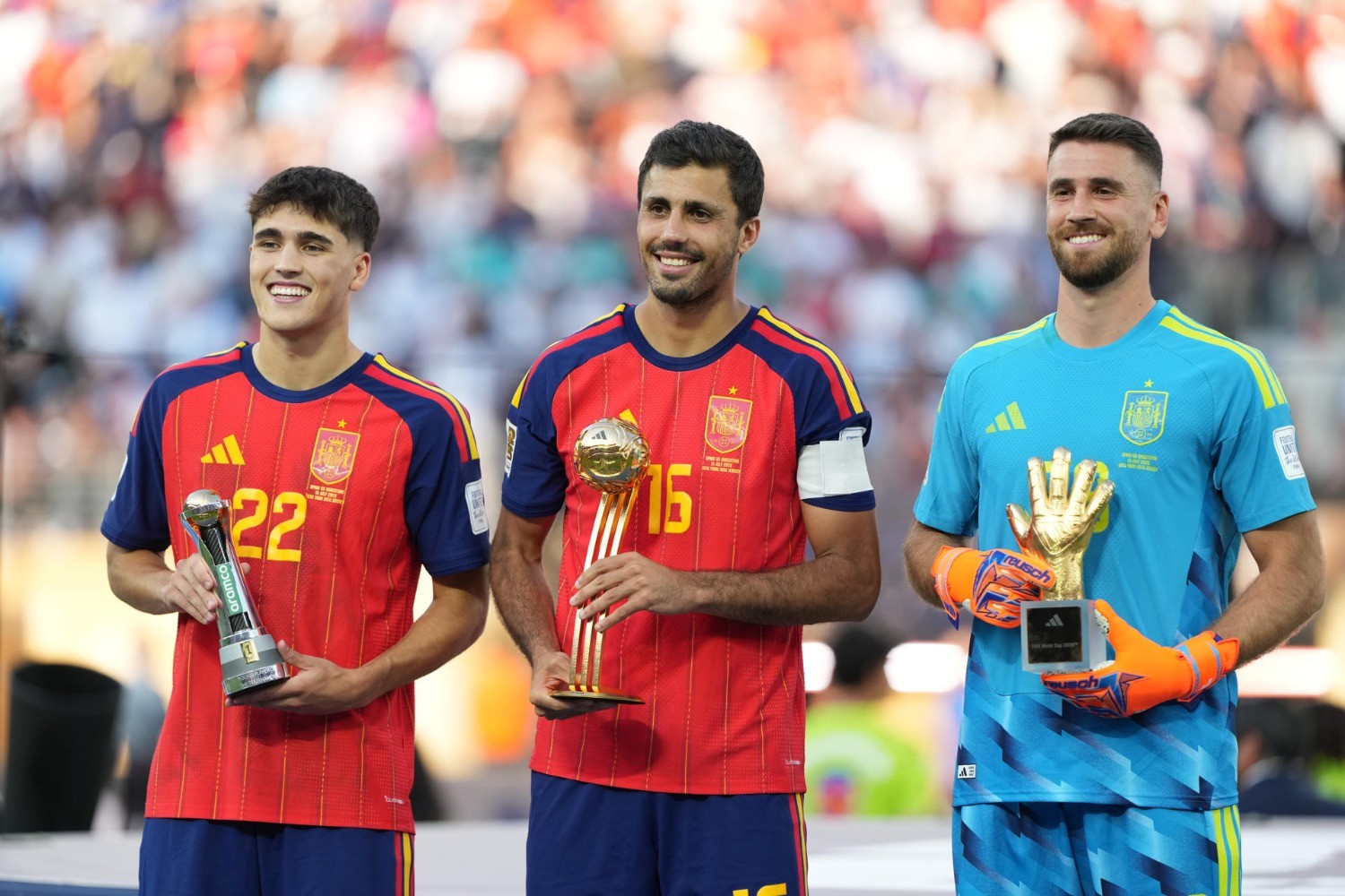 España arrasa en los premios del Mundial 2026: Rodri, Unai Simón y Cubarsí fueron reconocidos