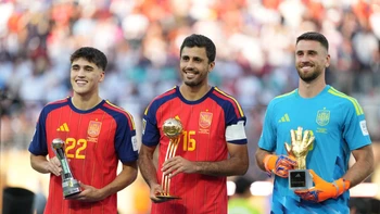 España arrasa en los premios del Mundial 2026: Rodri, Unai Simón y Cubarsí fueron reconocidos España arrasa en los premios del Mundial 2026: Rodri, Unai Simón y Cubarsí fueron reconocidos