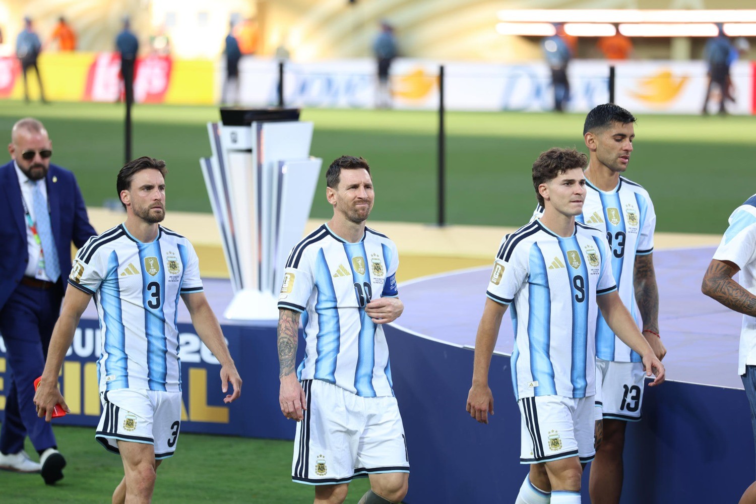 Messi y otros nueve jugadores no regresarán con el plantel a Argentina tras el Mundial