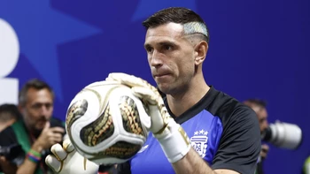 'Dibu' Martínez pone en duda su continuidad en selección argentina tras derrota con España 'Dibu' Martínez pone en duda su continuidad en selección argentina tras derrota con España