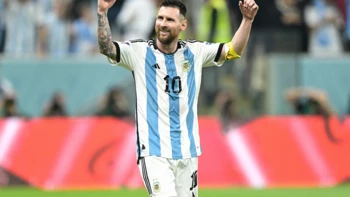 Messi golea en ventas: La camiseta oficial del astro argentino “está agotada en todo el mundo” Messi golea en ventas: La camiseta oficial del astro argentino “está agotada en todo el mundo”
