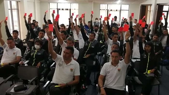 70 árbitros se capacitaron el Cochabamba 70 árbitros se capacitaron el Cochabamba