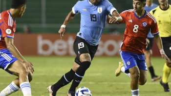 Uruguay se pasea ante Chile en su debut sudamericano en Colombia Uruguay se pasea ante Chile en su debut sudamericano en Colombia