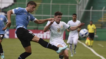 Uruguay goleó sobre el final a una Bolivia competitiva y combativa Uruguay goleó sobre el final a una Bolivia competitiva y combativa