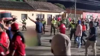 Piedras, petardos y heridos: la violencia empañó el fútbol en Montero Piedras, petardos y heridos: la violencia empañó el fútbol en Montero