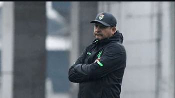 Con la ausencia de Villarroel, Villegas empieza a delinear su posible once titular Con la ausencia de Villarroel, Villegas empieza a delinear su posible once titular