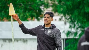 Oriente recibe al ‘santo’ orureño con Nava en el ataque Oriente recibe al ‘santo’ orureño con Nava en el ataque