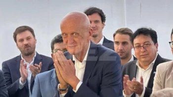 Costa pide un “jalón de orejas” para los árbitros bolivianos Costa pide un “jalón de orejas” para los árbitros bolivianos