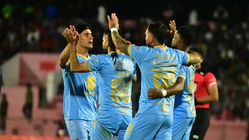 Bolívar es una máquina de hacer goles y le hace siete a Tomayapo en Tarija Bolívar es una máquina de hacer goles y le hace siete a Tomayapo en Tarija