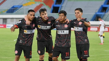 Tarde de goles en Cochabamba: Universitario vence 4-3 a Nacional Potosí Tarde de goles en Cochabamba: Universitario vence 4-3 a Nacional Potosí