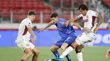 La U de Chile salva el empate ante Lanús y mantiene viva la ilusión La U de Chile salva el empate ante Lanús y mantiene viva la ilusión