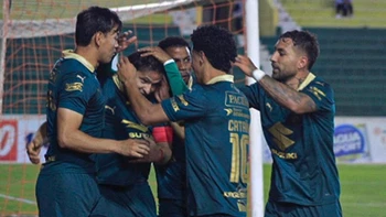 Bolívar, con lujos, golea a Independiente y le mete presión a Blooming Bolívar, con lujos, golea a Independiente y le mete presión a Blooming
