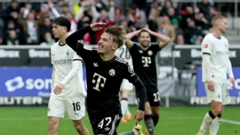 El Bayern golea al colista y sigue contando sus partidos por victorias El Bayern golea al colista y sigue contando sus partidos por victorias