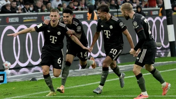 Bayern mantiene su paso perfecto con un sólido 0-3 ante el Gladbach Bayern mantiene su paso perfecto con un sólido 0-3 ante el Gladbach