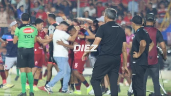 Da Silva encendió la Caldera: Guabirá da vuelta un partidazo ante Blooming Da Silva encendió la Caldera: Guabirá da vuelta un partidazo ante Blooming