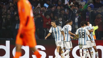 Argentina consigue ajustado triunfo por 2-1 sobre Uzbekistán en Mundial Sub-20 Argentina consigue ajustado triunfo por 2-1 sobre Uzbekistán en Mundial Sub-20