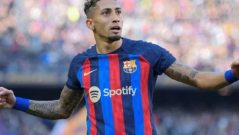 El Barcelona resiste con diez su triunfo 1-0 ante el Valencia El Barcelona resiste con diez su triunfo 1-0 ante el Valencia