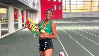 Camila Jiménez rompió récord nacional en hepatatlón Camila Jiménez rompió récord nacional en hepatatlón