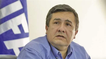 Bolívar y Robert Blanco denuncian irregularidades en la licitación de los derechos de Tv Bolívar y Robert Blanco denuncian irregularidades en la licitación de los derechos de Tv