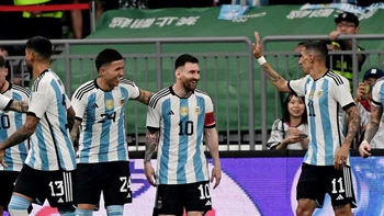La Argentina de Messi venció 2-0 a Australia en amistoso en Pekín La Argentina de Messi venció 2-0 a Australia en amistoso en Pekín