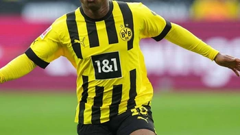 Moukoko, joven promesa del Dortmund, baja varias semanas por lesión en el tobillo Moukoko, joven promesa del Dortmund, baja varias semanas por lesión en el tobillo