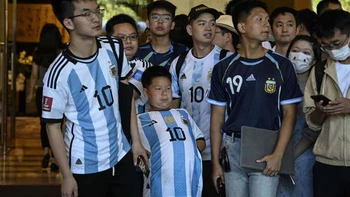 Messi reinaugura el fútbol en China tras restricciones de Covid-19 Messi reinaugura el fútbol en China tras restricciones de Covid-19