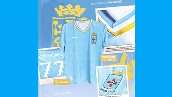 Blooming lanzó una polera conmemorativa por su aniversario 77 Blooming lanzó una polera conmemorativa por su aniversario 77
