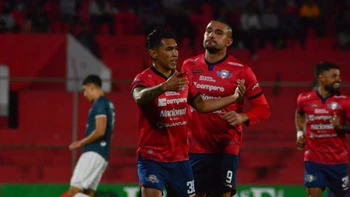 Wilstermann propinó una paliza (1-5) a Real Tomayapo y manda en el grupo A Wilstermann propinó una paliza (1-5) a Real Tomayapo y manda en el grupo A