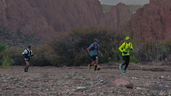 Freddy León y Lluvia Aguilar se impusieron en el Tupiza Skyrunning Freddy León y Lluvia Aguilar se impusieron en el Tupiza Skyrunning