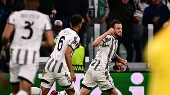 Juventus venció al Sporting y el Sevilla salió vivo de Old Trafford en la Europa League Juventus venció al Sporting y el Sevilla salió vivo de Old Trafford en la Europa League