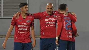 Wilstermann goleó (3-0) a Always Ready y lo frenó en su lucha por el título Wilstermann goleó (3-0) a Always Ready y lo frenó en su lucha por el título