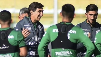 “Estamos formando una selección que no busque excusas”, afirma Gustavo Costas<br />
“Estamos formando una selección que no busque excusas”, afirma Gustavo Costas<br />
