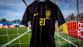 Brasil jugará con polera negra por primera vez en su historia Brasil jugará con polera negra por primera vez en su historia