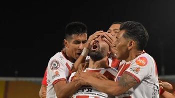 Independiente Petrolero remonta y hunde más a Aurora en el descenso Independiente Petrolero remonta y hunde más a Aurora en el descenso