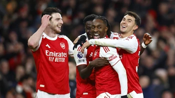 Arsenal humilla al Tottenham en un derbi sin oposición Arsenal humilla al Tottenham en un derbi sin oposición
