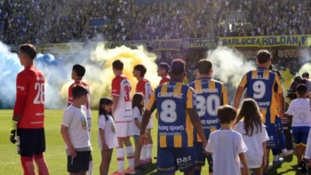 Futbolistas argentinos cuestionan a Estudiantes por dar la espalda en homenaje a Central Futbolistas argentinos cuestionan a Estudiantes por dar la espalda en homenaje a Central