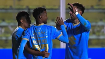 Bolívar aplasta al ‘Santo’ y pone en la mira a Blooming en las ‘semis’ de la Copa Bolivia Bolívar aplasta al ‘Santo’ y pone en la mira a Blooming en las ‘semis’ de la Copa Bolivia