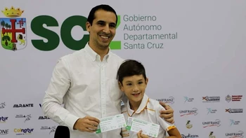 Gobernación colabora a esgrimista cruceño que participará en panamericano Gobernación colabora a esgrimista cruceño que participará en panamericano