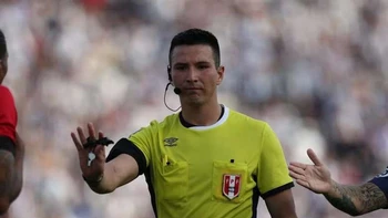 Bolívar presentó reclamo a la Conmebol por arbitraje de juez peruano Bolívar presentó reclamo a la Conmebol por arbitraje de juez peruano