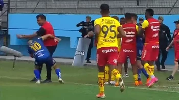 César Farías pidió disculpas a "la familia ecuatoriana", pero no a los que agredió (video) César Farías pidió disculpas a "la familia ecuatoriana", pero no a los que agredió (video)
