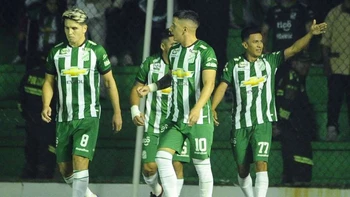 Tres partidos darán continuidad a la fecha 22 de la Liga Tigo este sábado Tres partidos darán continuidad a la fecha 22 de la Liga Tigo este sábado