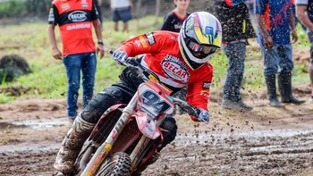 Marco Antezana y Roberto Callejas mandaron en el nacional de motos Marco Antezana y Roberto Callejas mandaron en el nacional de motos