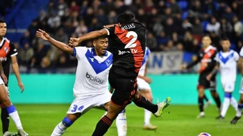 River empató (2-2) con Vélez y aumentó su ventaja al frente de la Liga argentina River empató (2-2) con Vélez y aumentó su ventaja al frente de la Liga argentina