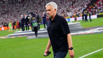 UEFA abre proceso disciplinario contra Mourinho por "insultos" al árbitro de la final de Europa League UEFA abre proceso disciplinario contra Mourinho por "insultos" al árbitro de la final de Europa League