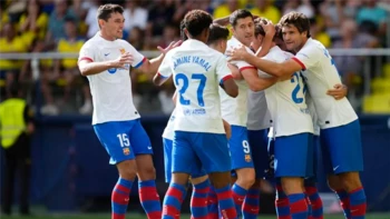 El Barcelona se impone al Villarreal en la locura de La Cerámica El Barcelona se impone al Villarreal en la locura de La Cerámica