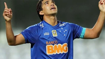 El futbolista boliviano se aleja del mundo El futbolista boliviano se aleja del mundo