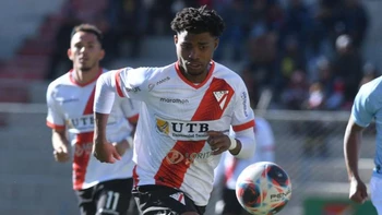 Dorny Romero anotó y sigue liderando la tabla de goleadores de la Liga Tigo Dorny Romero anotó y sigue liderando la tabla de goleadores de la Liga Tigo