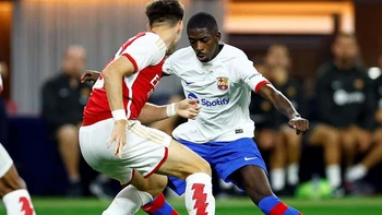 Un Barça de blanco pierde 5-3 ante el Arsenal en su estreno en pretemporada Un Barça de blanco pierde 5-3 ante el Arsenal en su estreno en pretemporada