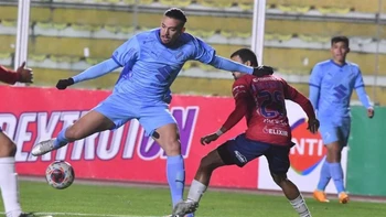 Bolívar superó (2-0) a Wilstermann y le arrebata la punta del grupo A Bolívar superó (2-0) a Wilstermann y le arrebata la punta del grupo A